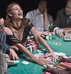 Final hand comparison and payout